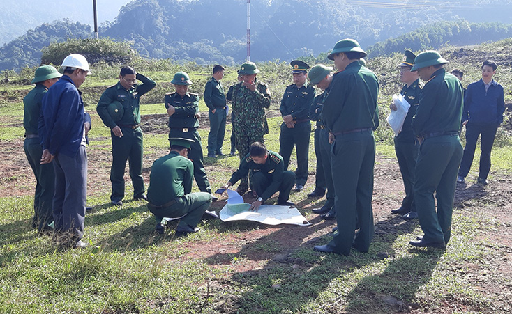 Đoàn Công tác Bộ Tư lệnh BĐBP cùng các sở, ban, ngành liên quan khảo sát thực địa xác định vị trí mới xây dựng Đồn Biên phòng CKQT Cha Lo