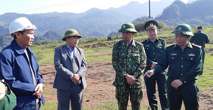 Đoàn Công tác Bộ Tư lệnh BĐBP cùng các sở, ban, ngành liên quan khảo sát thực địa xác định vị trí mới xây dựng Đồn Biên phòng CKQT Cha Lo