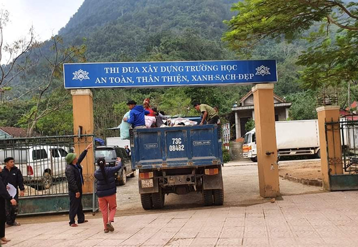 Công tác di dời dân ở vùng có nguy cơ sạt lở đến nơi an toàn đang được triển khai quyết liệt.