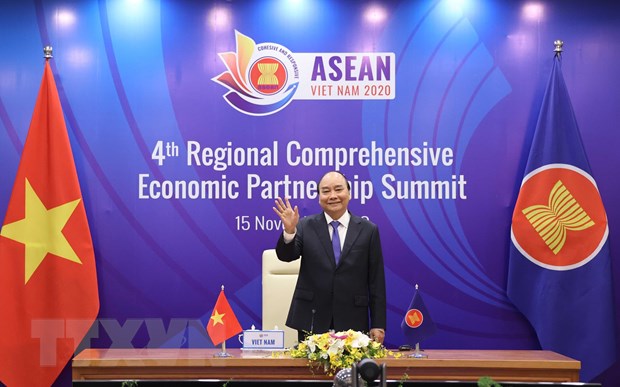 Thủ tướng Nguyễn Xuân Phúc, Chủ tịch ASEAN 2020, chủ trì Hội nghị Cấp cao Hiệp định Đối tác Kinh tế Toàn diện Khu vực (RCEP) lần thứ 4 theo hình thức trực tuyến. (Ảnh: Thống Nhất/TTXVN)