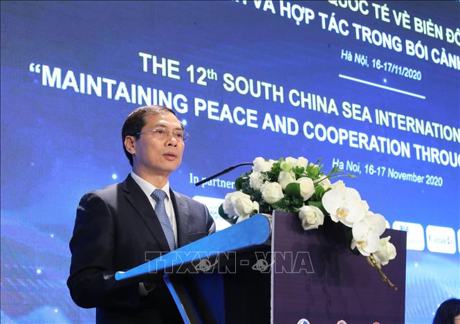 Thứ trưởng Thường trực Bộ ngoại giao Bùi Thanh Sơn phát biểu tại Hội thảo khoa học quốc tế về biển Đông lần thứ 12. Ảnh: Lâm Khánh/TTXVN
