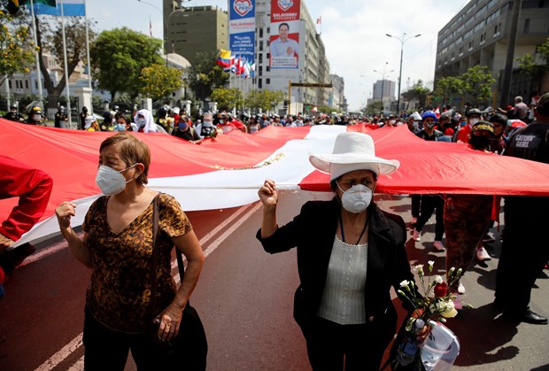 Những người biểu tình tại Lima, Peru. (Nguồn: Reuters)