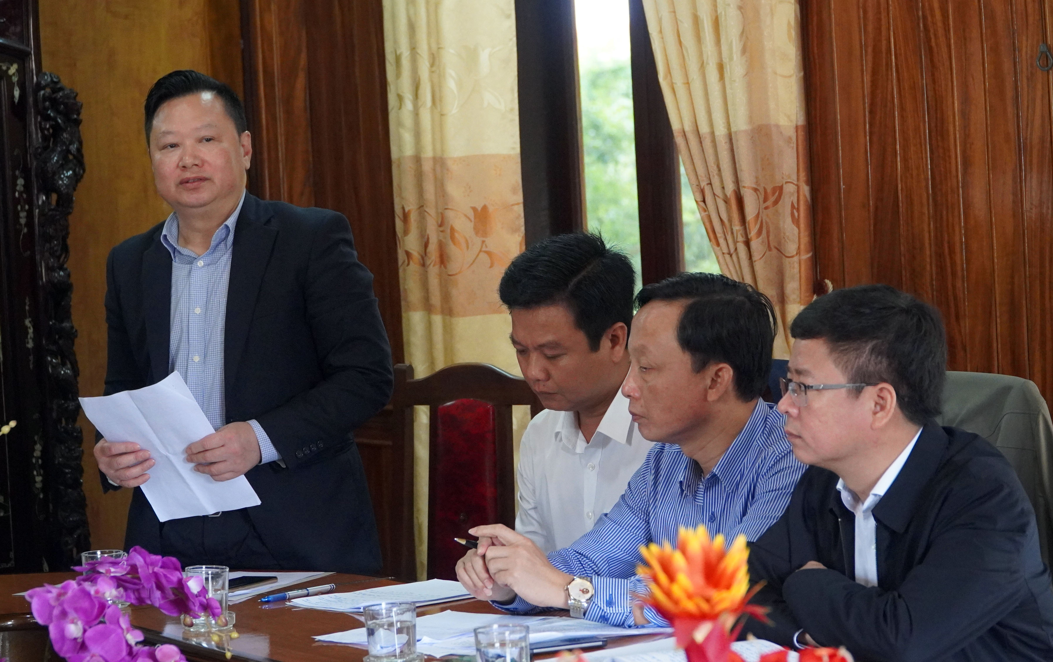 Đồng chí Phó Chủ tịch UBND tỉnh Nguyễn Tiến Hoàng phát biểu tại buổi làm việc.