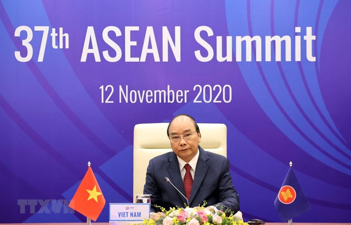 Thủ tướng Nguyễn Xuân Phúc chủ trì Phiên toàn thể Hội nghị Cấp cao ASEAN lần thứ 37. (Ảnh: Thống Nhất/TTXVN)