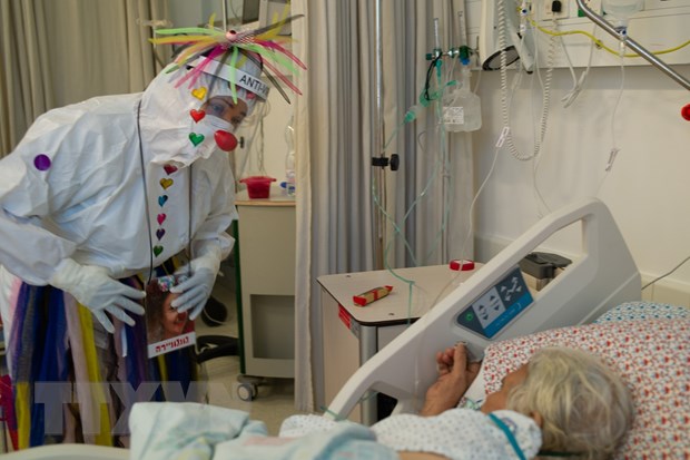 Bệnh nhân COVID-19 được điều trị tại bệnh viện ở Safed, Israel, ngày 19-11-2020. (Ảnh: THX/TTXVN)