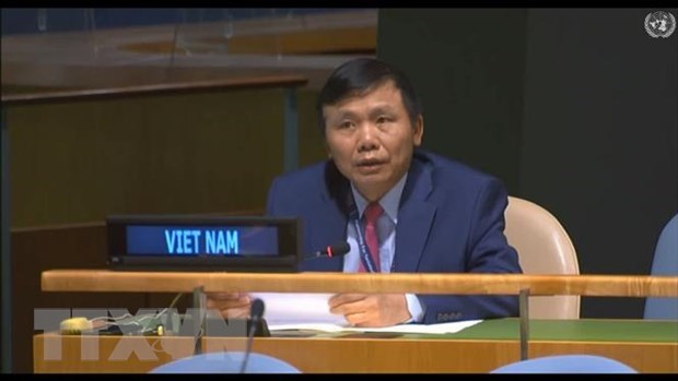  Đại sứ Đặng Đình Quý phát biểu tại một phiên họp. (Ảnh: Khắc Hiếu/TTXVN)