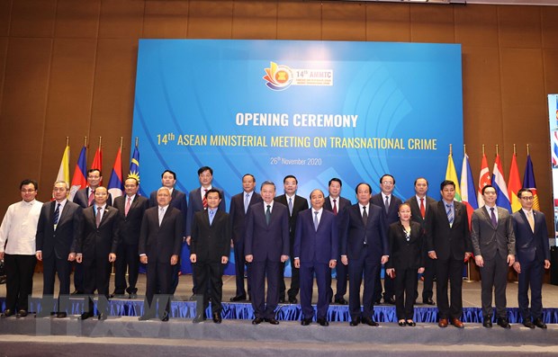  Thủ tướng Nguyễn Xuân Phúc và các đại biểu tại điểm cầu Hà Nội. (Ảnh: Thống Nhất/TTXVN)