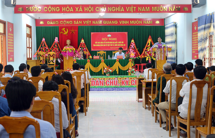 Đồng chí Nguyễn Mạnh Cường tiếp thu và giải đáp những kiến nghị của cử tri.