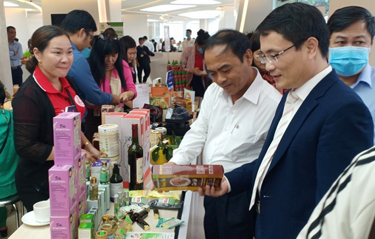 Gian hàng trưng bày, giới thiệu sản phẩm của tỉnh Quảng Bình.