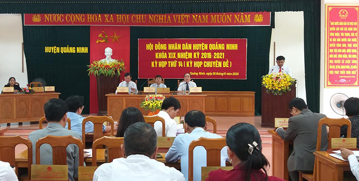 Toàn cảnh kỳ họp thứ 14 của HĐND huyện Quảng Ninh khóa XIX.
