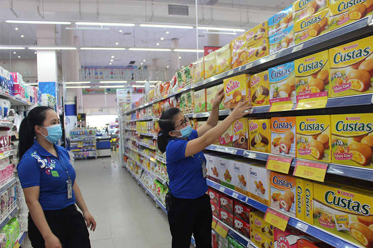 Siêu thị Co.opmart Quảng Bình triển khai nhiều chương trình kích cầu mua sắm hấp dẫn dành cho khách hàng.
