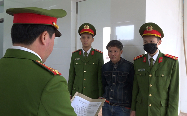 Tống đạt lệnh khám xét khẩn cấp chỗ ở đối với Nguyễn Tiến Trung