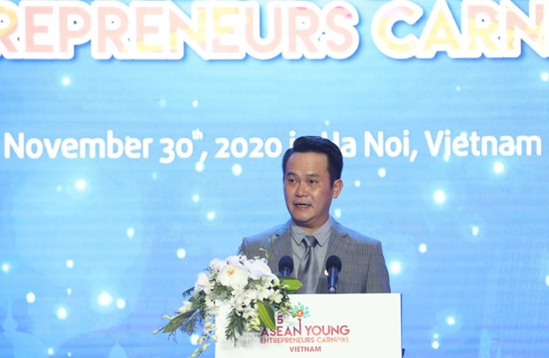 Chủ tịch Hội Doanh nhân trẻ Việt Nam Đặng Hồng Anh phát biểu. (Ảnh: Văn Điệp/TTXVN)