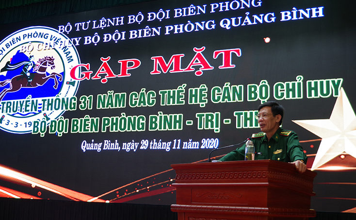 Đại tá Lê Văn Tiến Chính ủy BĐBP Quảng Bình báo cáo kết quả hoạt động của BĐBP Bình-Trị-Thiên.