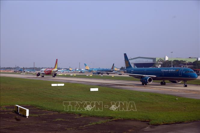  Máy bay đậu tại các khu vực đường lăn của sân bay Nội Bài. Ảnh: Huy Hùng/TTXVN