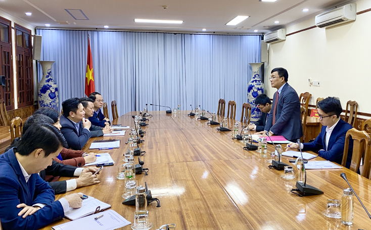 Thứ trưởng Bộ Ngoại giao Nguyễn Minh Vũ phát biểu ghi nhận nỗ lực của tỉnh Quảng Bình trong công tác phòng, chống, khắc phục hậu quả mưa lũ. 