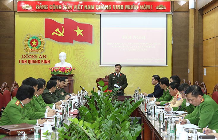 Đại tá Nguyễn Tiến Nam, Ủy viên Ban Thường vụ Tỉnh ủy, Giám đốc Công an tỉnh phát biểu chỉ đạo tại hội nghị 