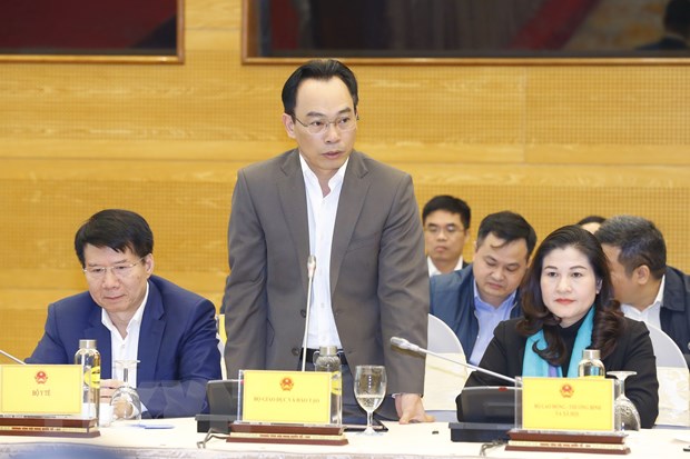 Thứ trưởng Bộ Giáo dục và Đào tạo Hoàng Minh Sơn trả lời câu hỏi của phóng viên. (Ảnh: Doãn Tấn/TTXVN)