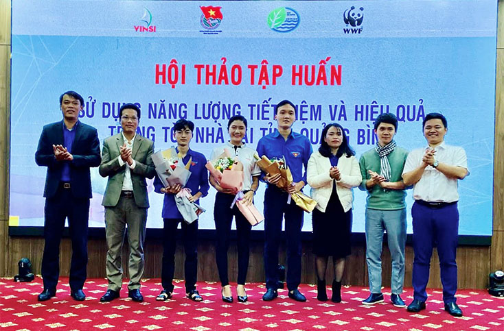 Ban chủ nhiệm CLB Quảng Bình xanh ra mắt tại hội thảo.