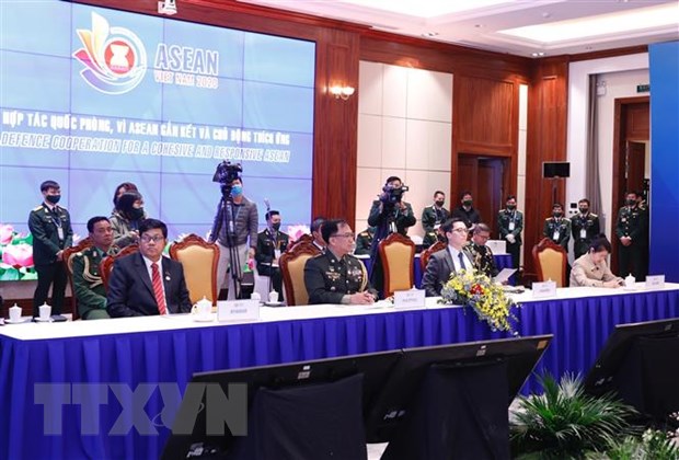 Tùy viên Quốc phòng các nước ASEAN tham dự Hội nghị ADMM tại điểm cầu Hà Nội. (Ảnh: Dương Giang/TTXVN)