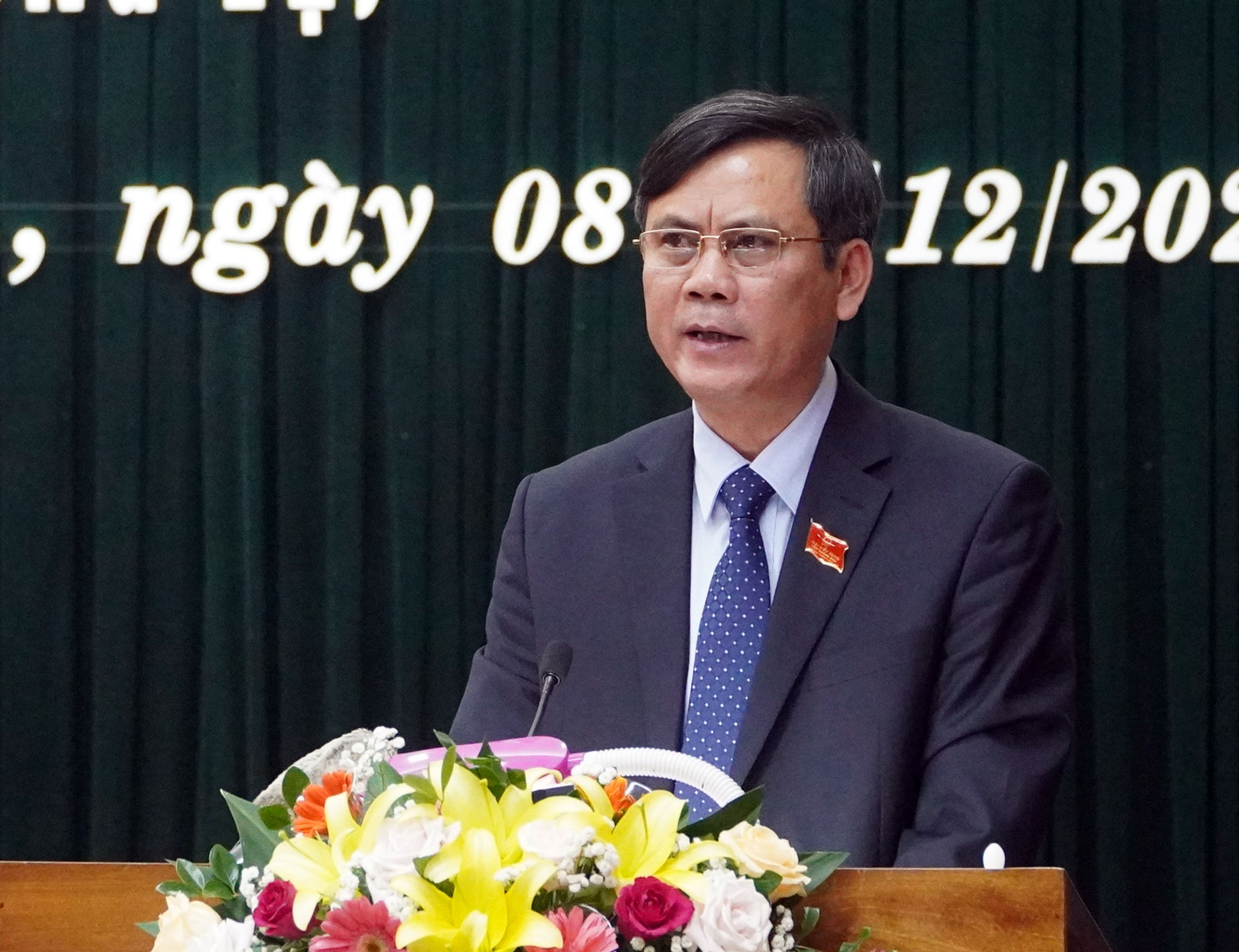 Đồng chí Trần Thắng, Phó Bí thư Tỉnh ủy, Chủ tịch UBND tỉnh phát biểu tại kỳ họp.