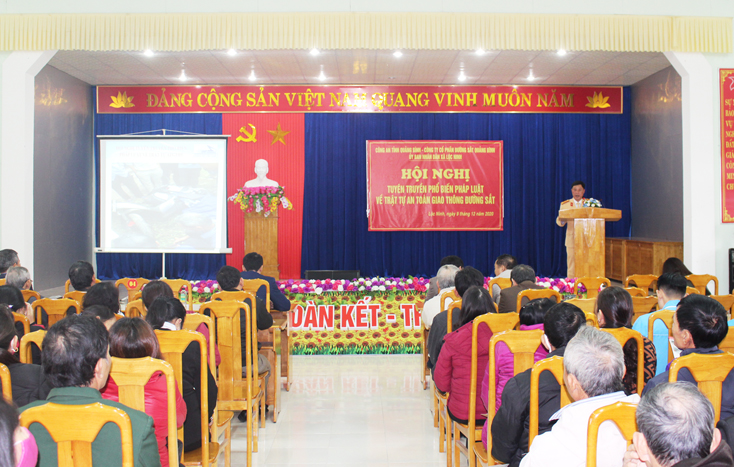 Hội nghị tuyên truyền phổ biến pháp luật về trật tự ATGT đường sắt được tổ chức tại xã Lộc Ninh (TP. Đồng Hới).