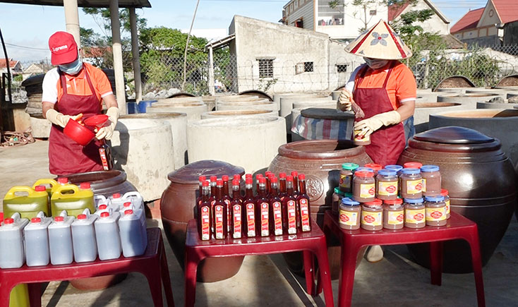 Sản phẩm ruốc và nước mắm Nhân Thọ đạt yêu cầu gửi hồ sơ tham dự đánh giá phân hạng OCOP cấp tỉnh.