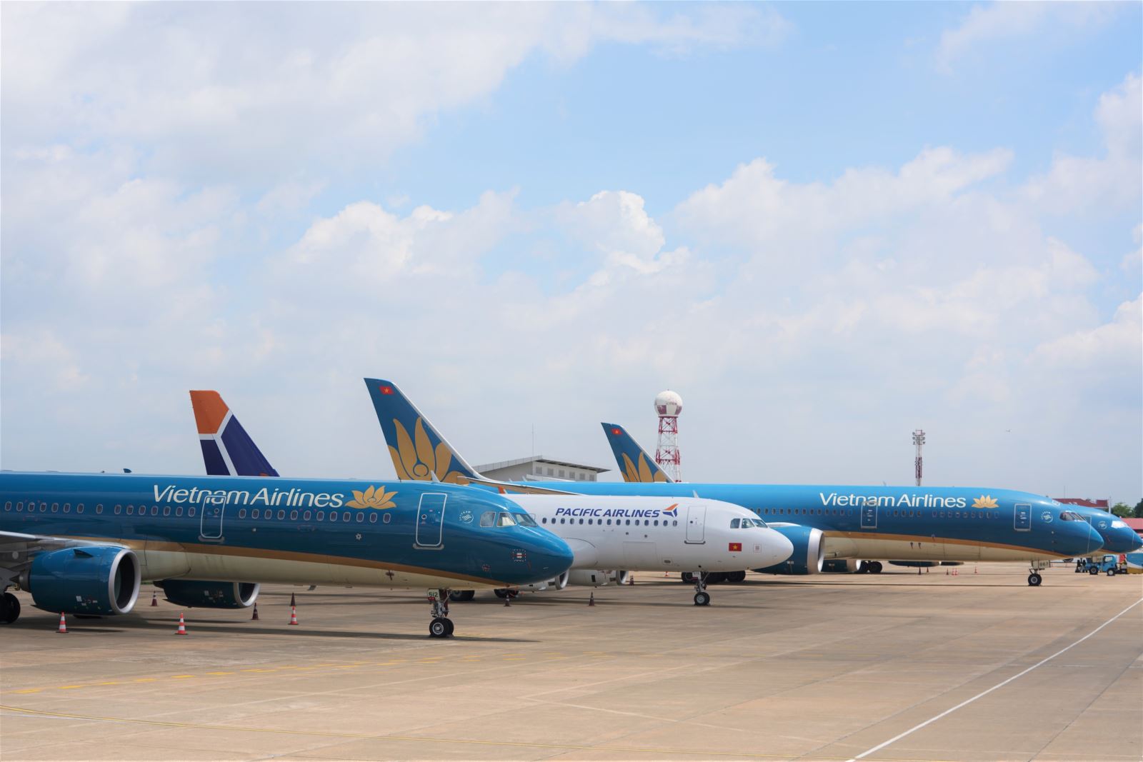 Mua vé máy bay Tết của các hãng hàng không qua kênh chính thức hạn chế vé giả.