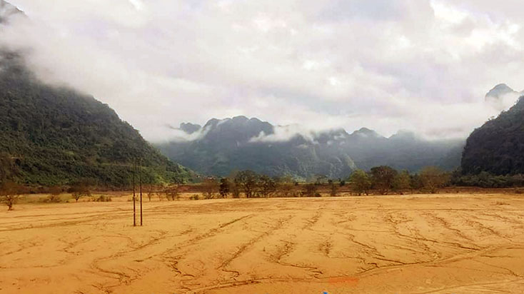 Nhiều diện tích đất nông nghiệp trên địa bàn xã Trường Sơn (Quảng Ninh) bị bùn đất vùi lấp.