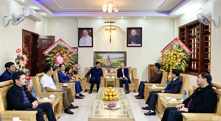 Đồng chí Phó Chủ tịch UBND tỉnh Hồ An Phong thăm Tòa Giám mục Giáo phận Hà tĩnh.