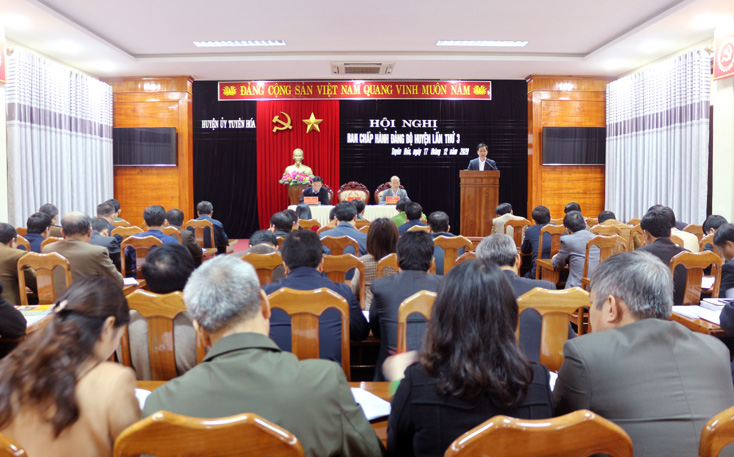 Đồng chí Lê Công Hữu, Tỉnh ủy viên, Bí thư Huyện ủy kết luận hội nghị. 