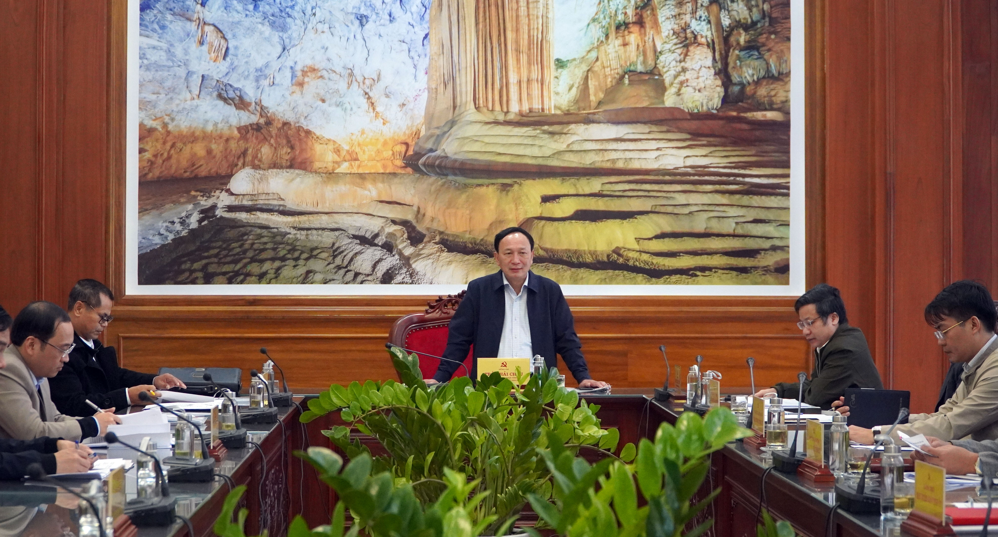 Đồng chí Trần Hải Châu, Phó Bí thư Thường trực Tỉnh ủy, Chủ tịch HĐND tỉnh phát biểu kết luận tại buổi làm việc.