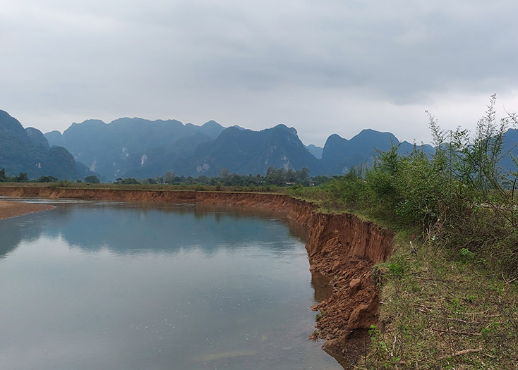 Trận lũ lịch sử giữa tháng 10 đã làm sạt lở hệ thống sông, suối, khiến nhiều diện tích đất nông nghiệp của huyện Minh Hóa bị mất.