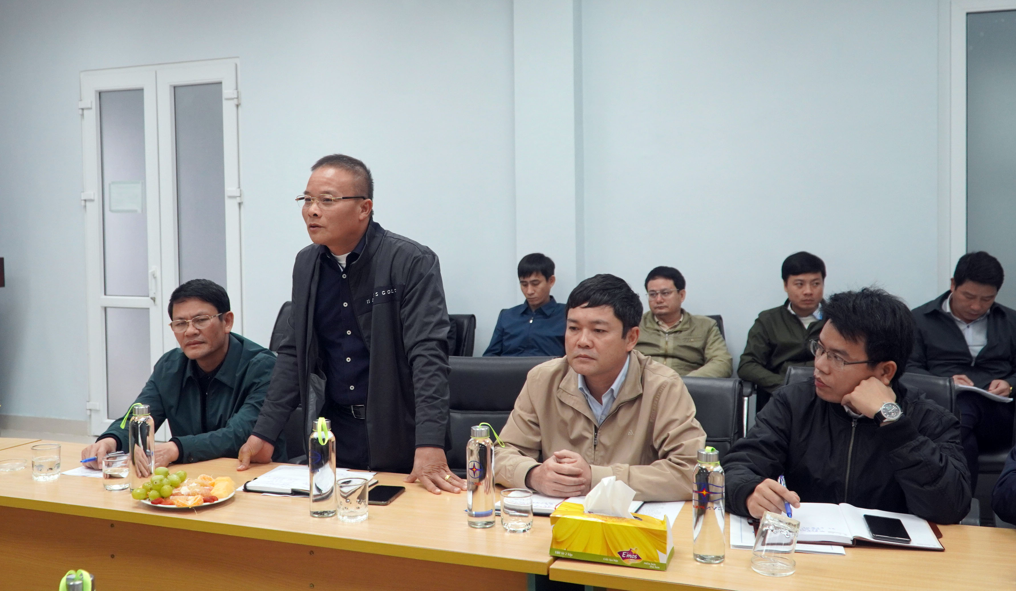 Đại diện lãnh đạo Ban quản lý dự án Điện 2 báo cáo tình hình công tác chuẩn bị khởi côgn Nhà máy Nhiệt điện Quảng Trạch I