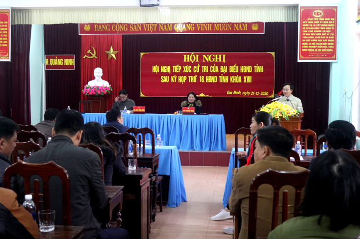 Đại diện tổ đại biểu HĐND tỉnh báo cáo với cử tri huyện Quảng Ninh kết quả kỳ họp thứ 18 HĐND tỉnh khóa XVII.