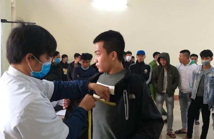  Thanh niên Quảng Ninh tham gia khám tuyển NVQS.