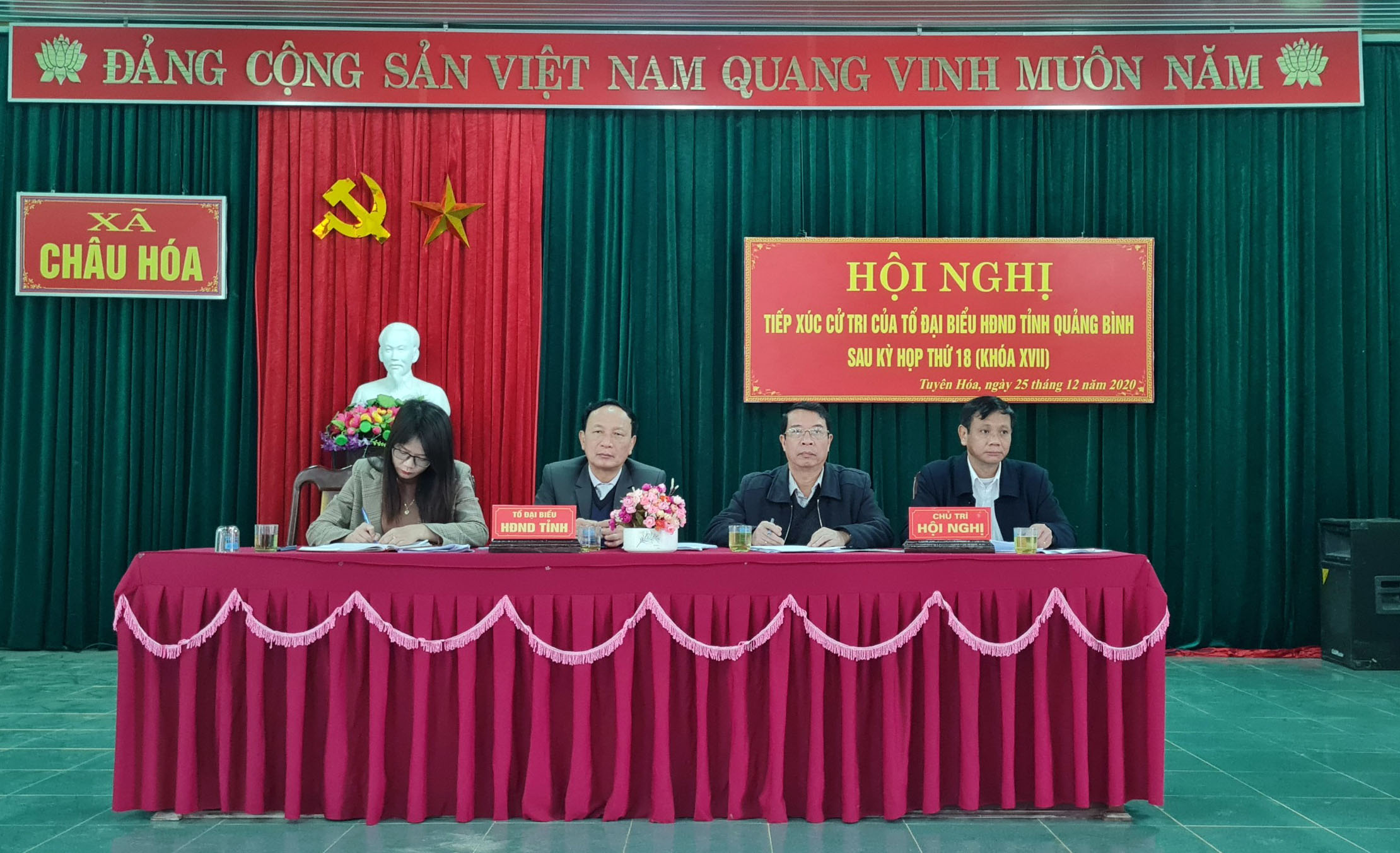 Tổ đại biểu HĐND tỉnh tiếp xúc cử tri tại xã Châu Hóa. 