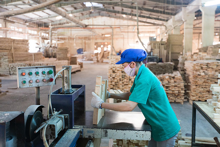Các mặt hàng chế biến từ gỗ cao su của Công ty cổ phần Việt Trung Quảng Bình luôn được khách hàng trong và ngoài nước đánh giá cao.