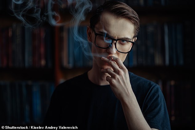  Gần 2/3 số người chỉ hút từ 1 đến 4 điếu thuốc mỗi ngày đã bị nghiện. Ảnh: Shutterstock