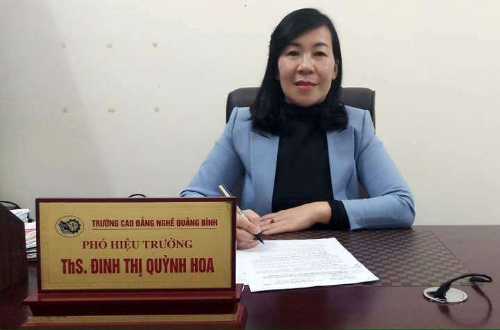  Chị Đinh Thị Quỳnh Hoa, Phó Hiệu trưởng Trường Cao đẳng nghề Quảng Bình.