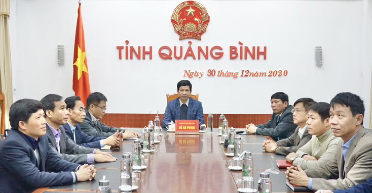 Đồng chí Hồ An Phong, Phó Chủ tịch UBND tỉnh chủ trì hội nghị tại điểm cầu tỉnh Quảng Bình.