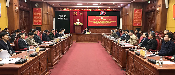 Đồng chí Trần Thắng, Phó Bí thư Tỉnh ủy, Chủ tịch UBND tỉnh chủ trì hội nghị tại điểm cầu tỉnh Quảng Bình. 