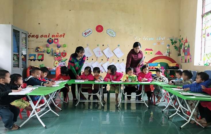    Trong 5 năm cô Nguyễn Thị Lưu cùng với nhiều giáo viên của trường nổ lực mở được 4 điểm trường và 6 nhóm trẻ tại các bản khó khăn của xã Trường Sơn.