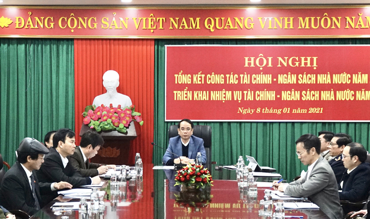 Đồng chí Phan Mạnh Hùng, Phó Chủ tịch UBND tỉnh chủ trì hội nghị tại điểm cầu tỉnh Quảng Bình.