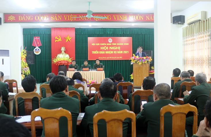 Đồng chí Nguyễn Lương Bình, Trưởng Ban Nội chính Tỉnh ủy phát biểu tại hội nghị.