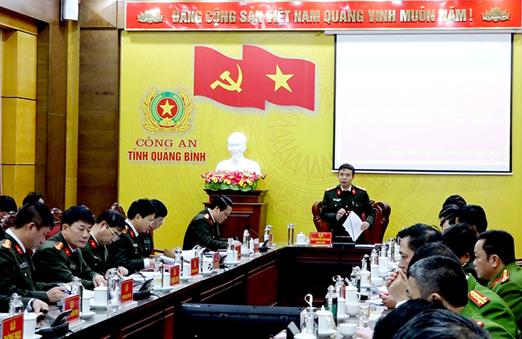 Đại tá Nguyễn Tiến Nam, Ủy viên Ban Thường vụ Tỉnh ủy, Giám đốc Công an tỉnh lưu ý công tác đảm bảo an ninh trật tự là vấn đề hết sức quan trọng