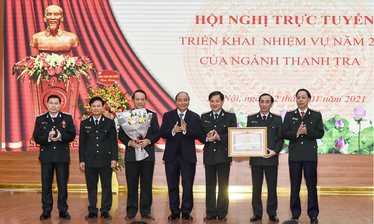 Thủ tướng Nguyễn Xuân Phúc trao Bằng khen cho tập thể Thanh tra Chính phủ