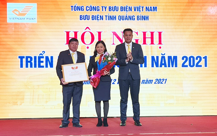 Công đoàn Bưu điện tỉnh Quảng Bình đón nhận Bằng khen Công đoàn Thông tin & Truyền thông