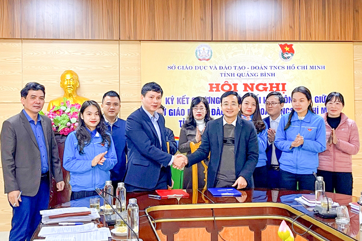 Sở Giáo dục và Đào tạo cùng Đoàn TNCS Hồ Chí Minh tỉnh ký kết chương trình phối hợp công tác.