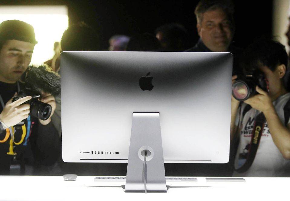 Mặt sau cong của những chiếc iMac hiện tại sẽ được thiết kế lại theo hình phẳng. Ảnh: The Verge
